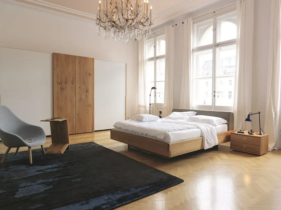 TEAM 7 Bett nox aus Massivholz im Schlafzimmer